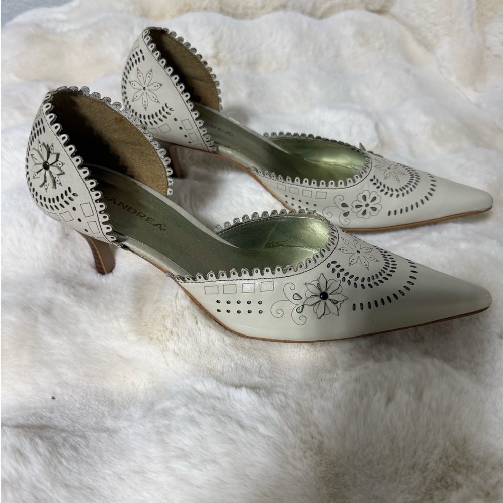 ANDREA FENZI  • VINTAGE •.          Cream Floral Heels